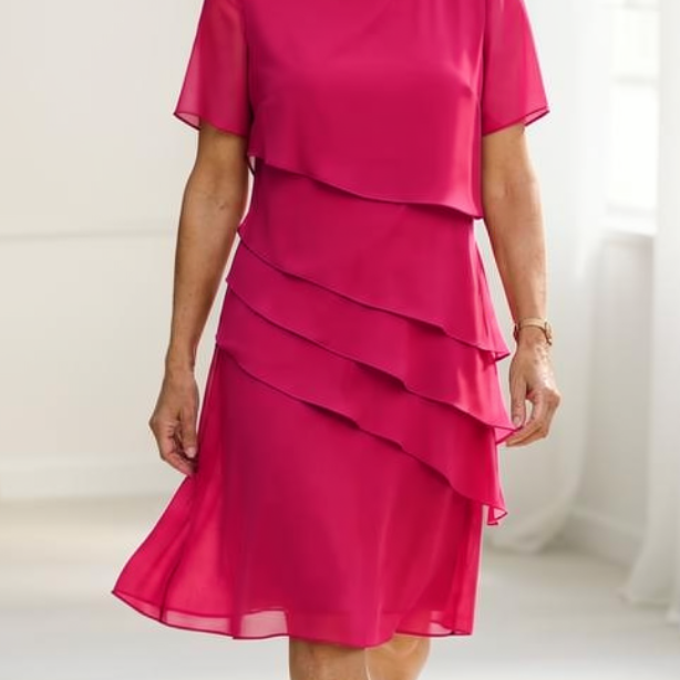 Júlia – Vestido elegante e fluido com volantes