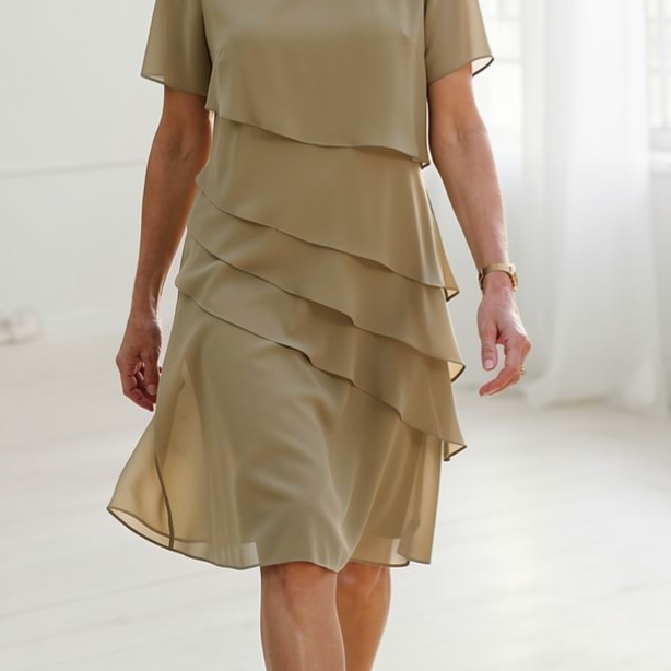 Júlia – Vestido elegante e fluido com volantes
