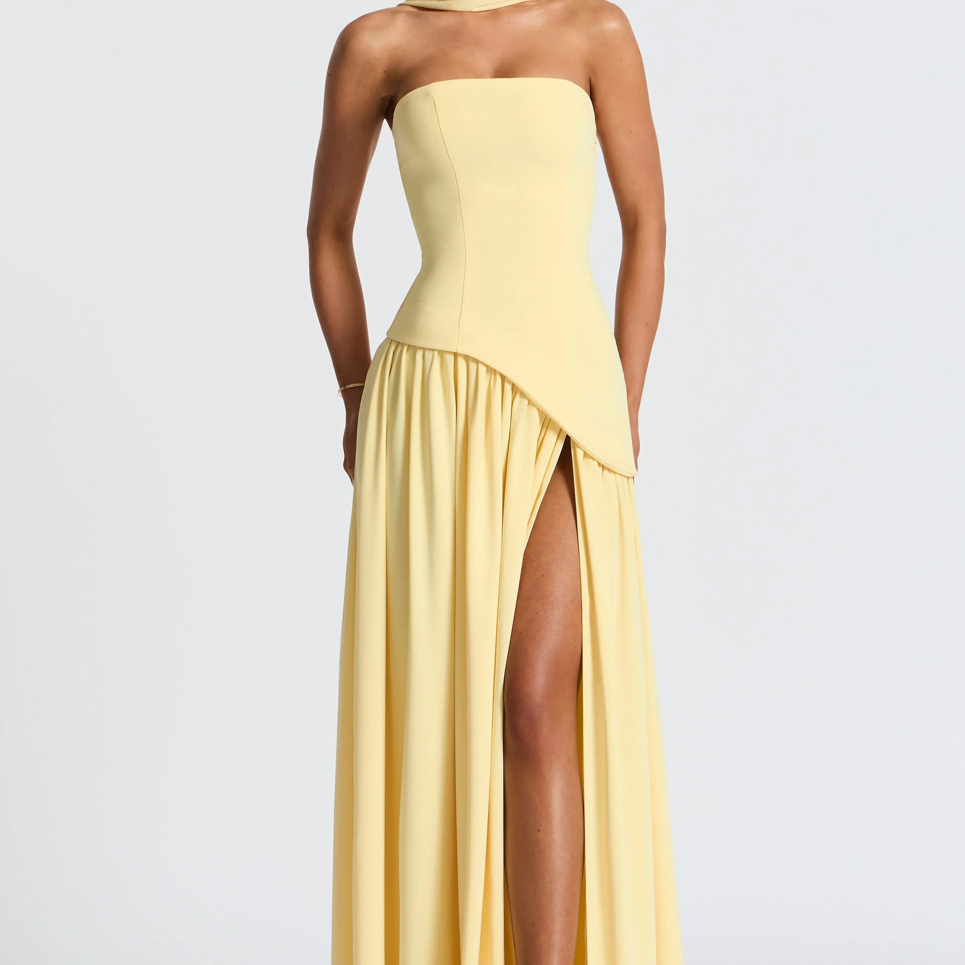 Joana - Vestido Longo Detalhe de Lenço e Fenda Alta